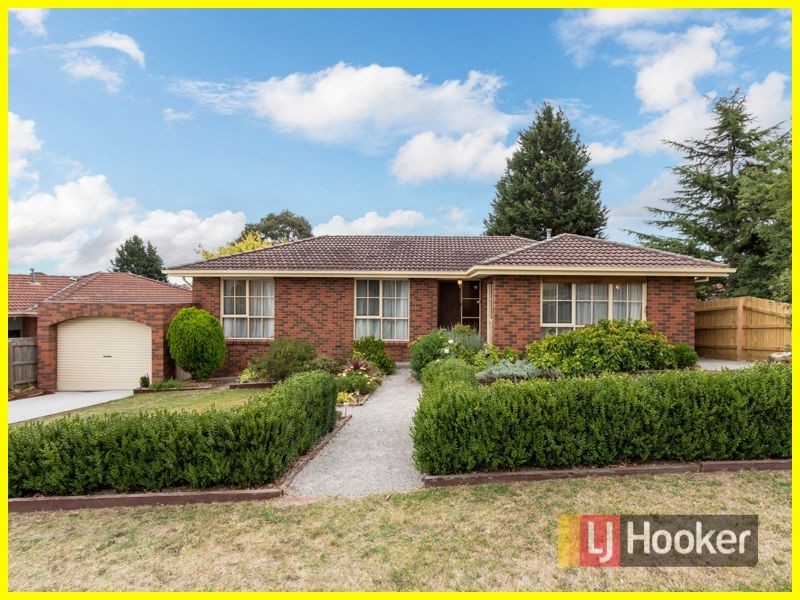 17 Skye Crescent, Endeavour Hills VIC 3802