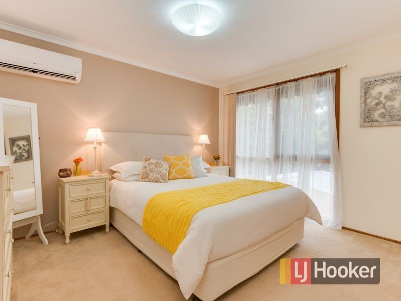 17 Skye Crescent, Endeavour Hills VIC 3802