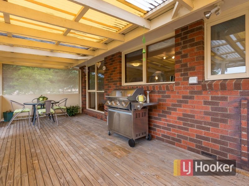 17 Skye Crescent, Endeavour Hills VIC 3802