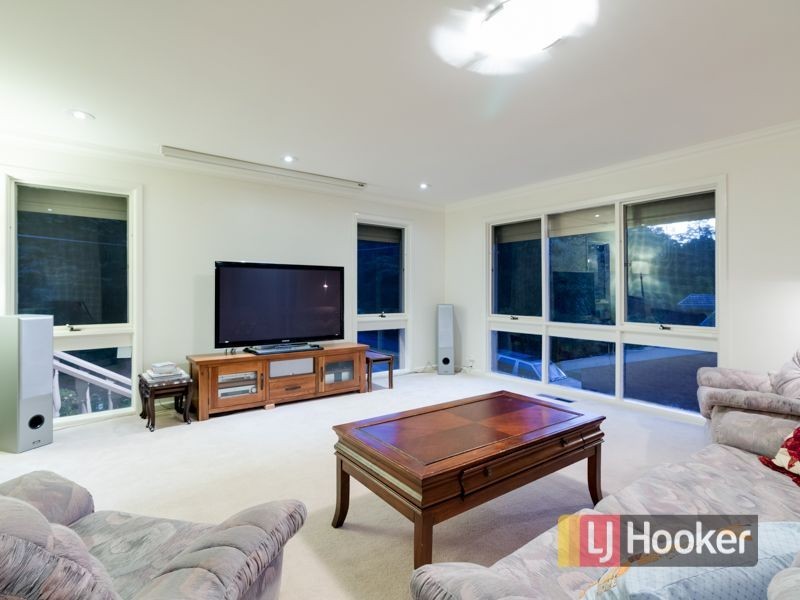 16 Churchill Park Drive, Ferntree Gully VIC 3156