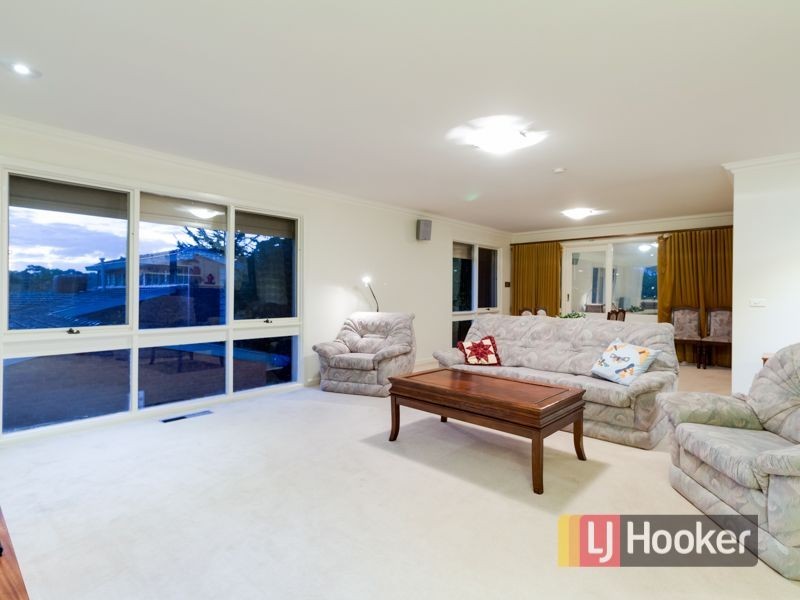 16 Churchill Park Drive, Ferntree Gully VIC 3156