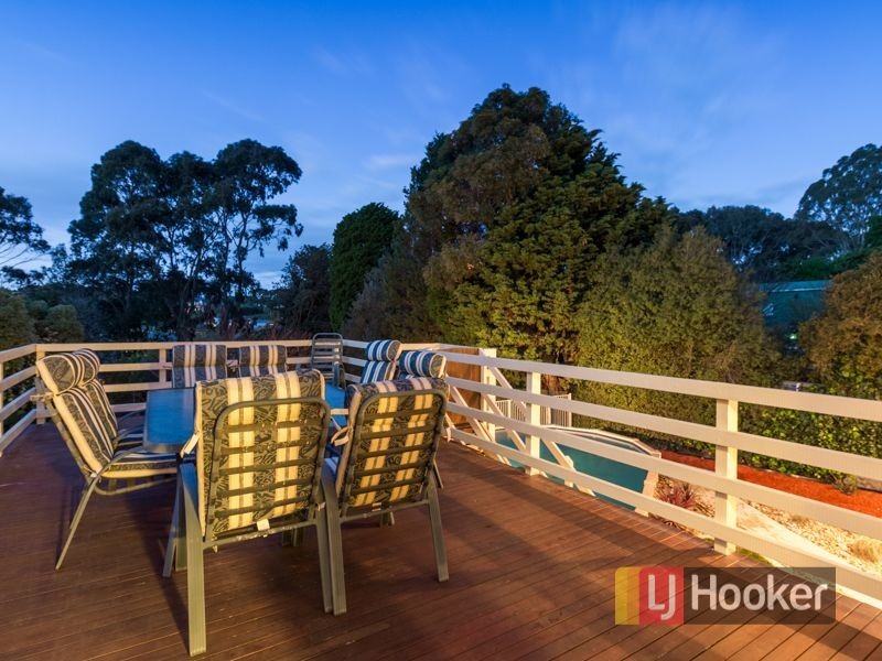 16 Churchill Park Drive, Ferntree Gully VIC 3156