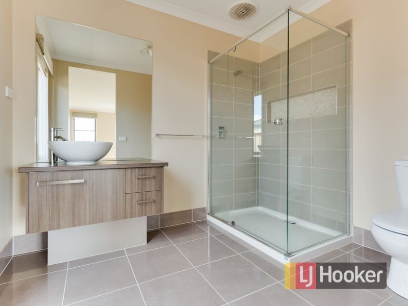 84 Glenelg Street, Clyde North VIC 3978