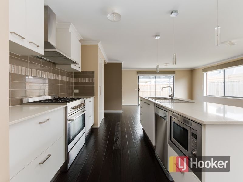 84 Glenelg Street, Clyde North VIC 3978