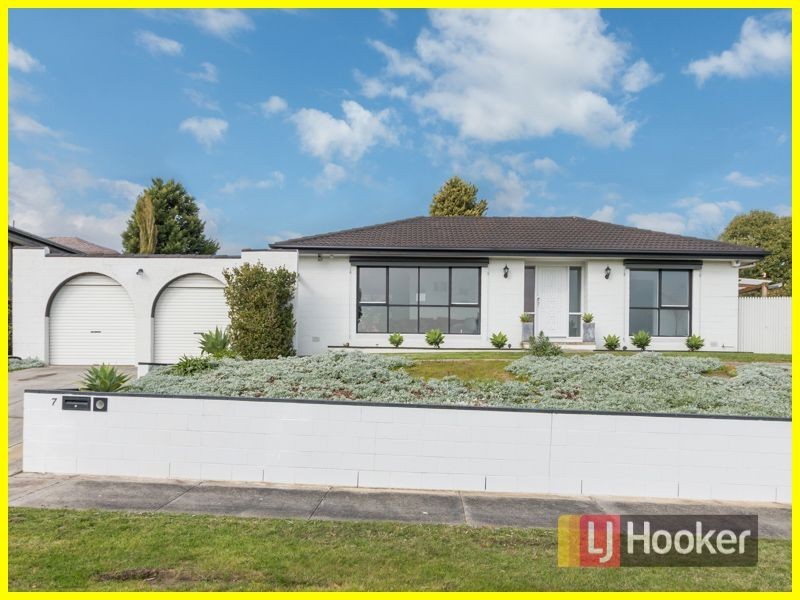 7 Hughes Close, Endeavour Hills VIC 3802