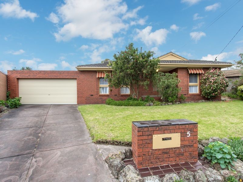 5 McAlpine Court, Dandenong North VIC 3175