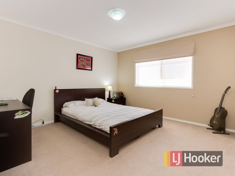 10 Barnsley Drive, Endeavour Hills VIC 3802