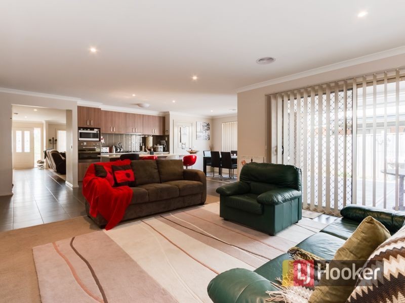 7 Rammer Way, Cranbourne East VIC 3977