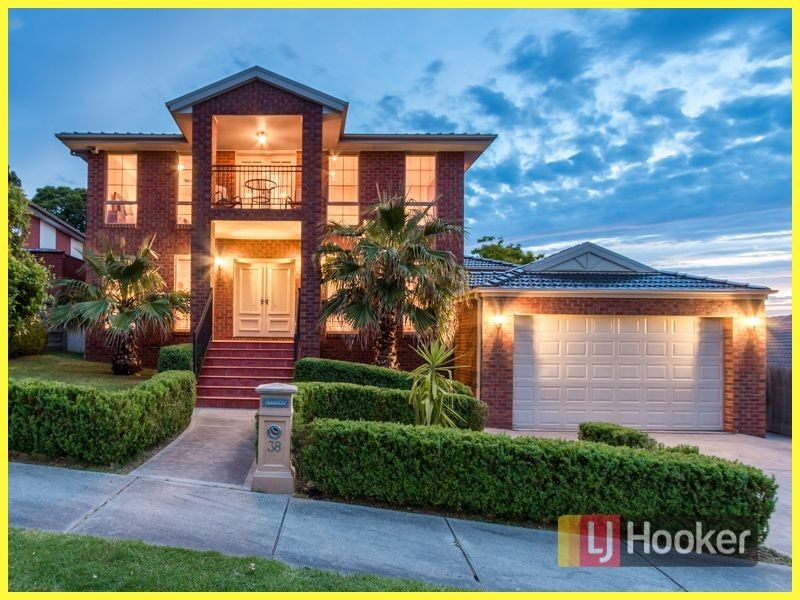 38 Joseph Banks Crescent, Endeavour Hills VIC 3802
