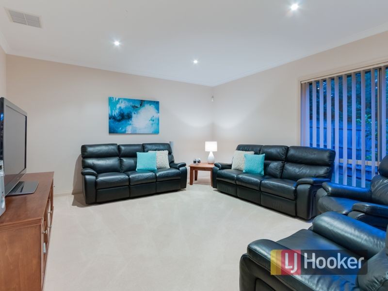 38 Joseph Banks Crescent, Endeavour Hills VIC 3802