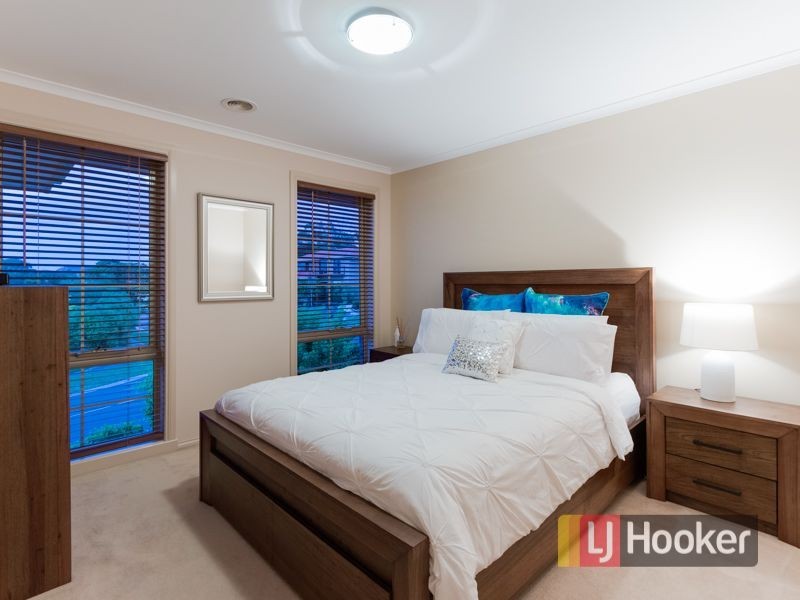 38 Joseph Banks Crescent, Endeavour Hills VIC 3802