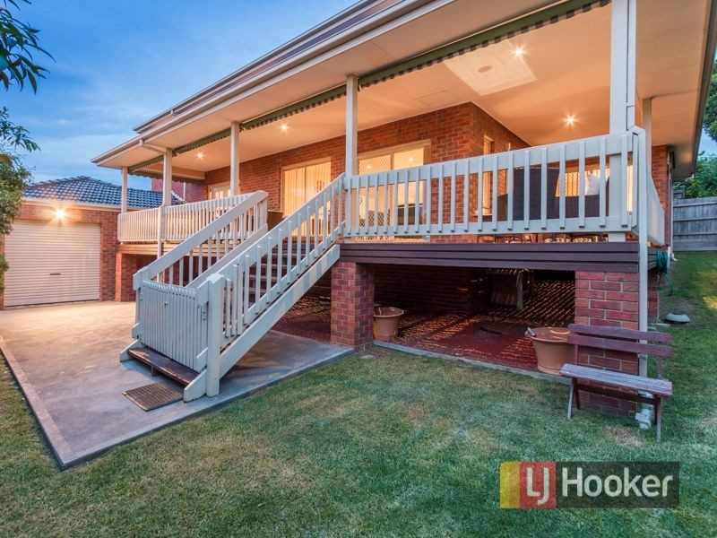 38 Joseph Banks Crescent, Endeavour Hills VIC 3802