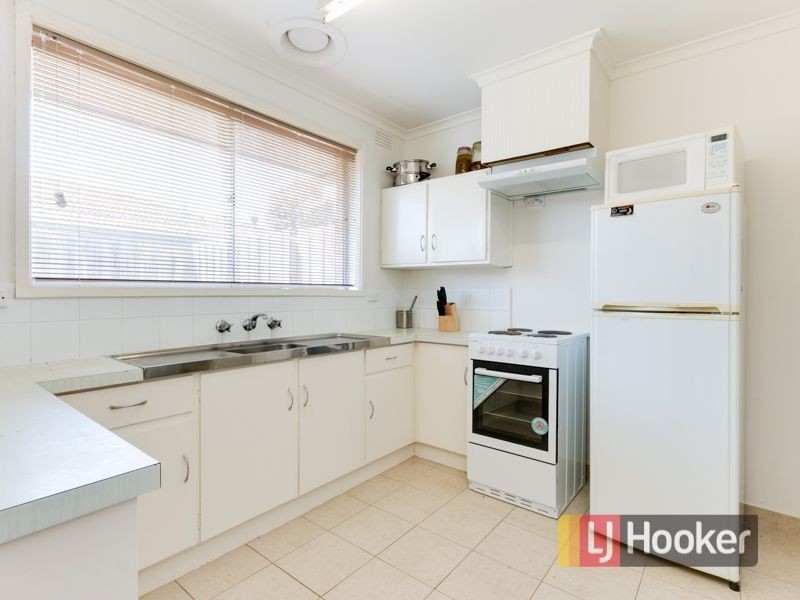 2/18 Third Avenue, Dandenong North VIC 3175