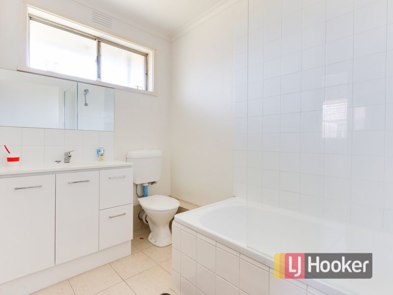 2/18 Third Avenue, Dandenong North VIC 3175
