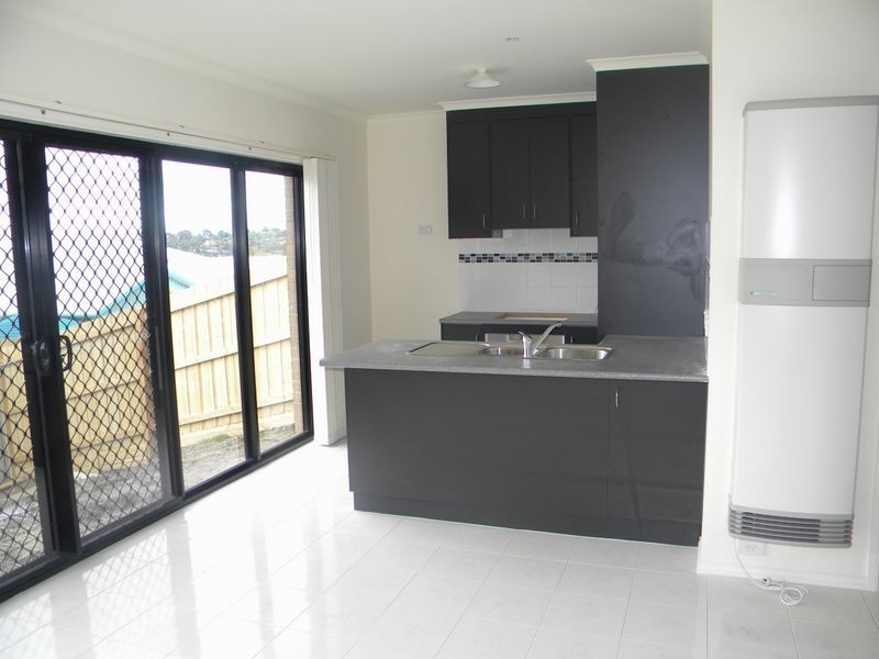 1/103 Army Road, Pakenham VIC 3810