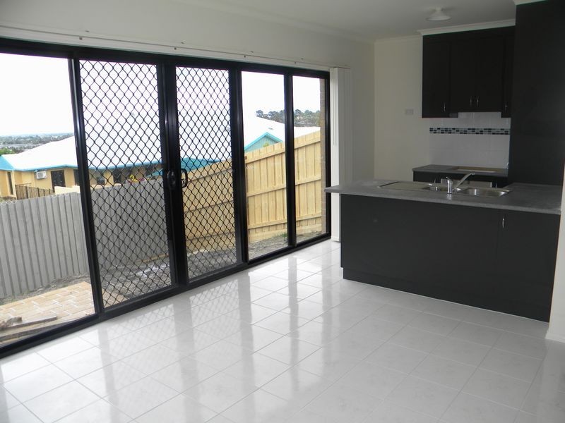 1/103 Army Road, Pakenham VIC 3810