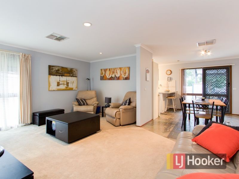 37 Skye Crescent, Endeavour Hills VIC 3802