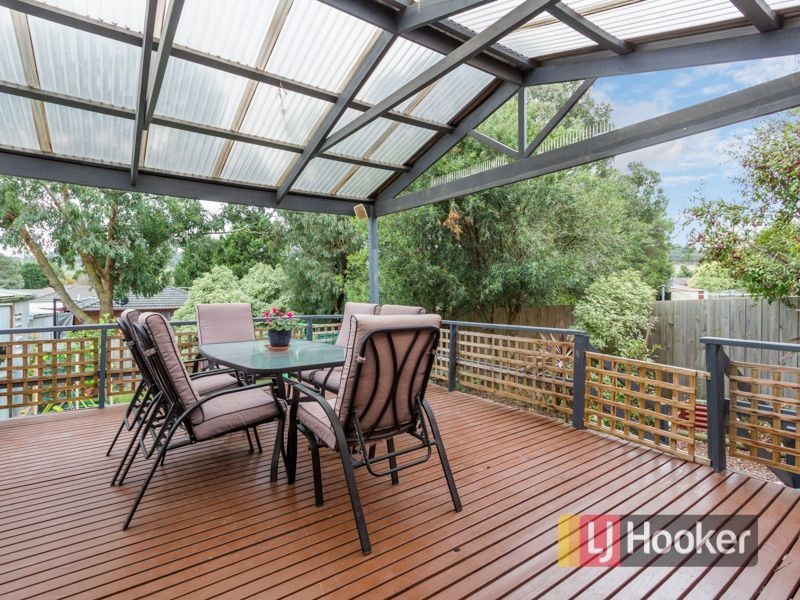 37 Skye Crescent, Endeavour Hills VIC 3802