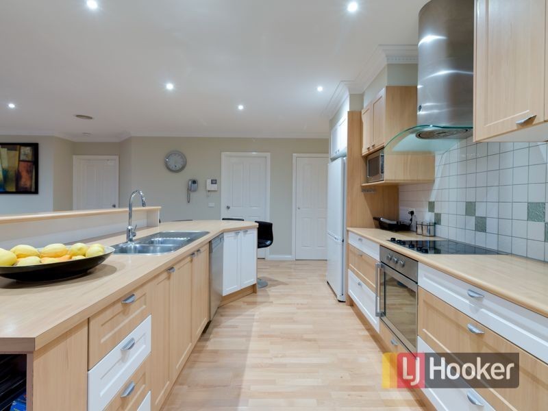 144 David Collins Drive, Endeavour Hills VIC 3802