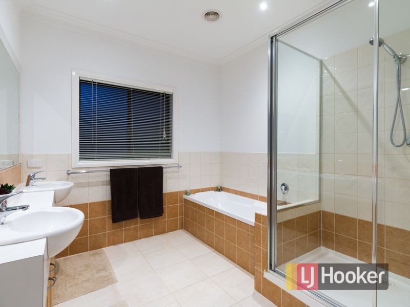 144 David Collins Drive, Endeavour Hills VIC 3802