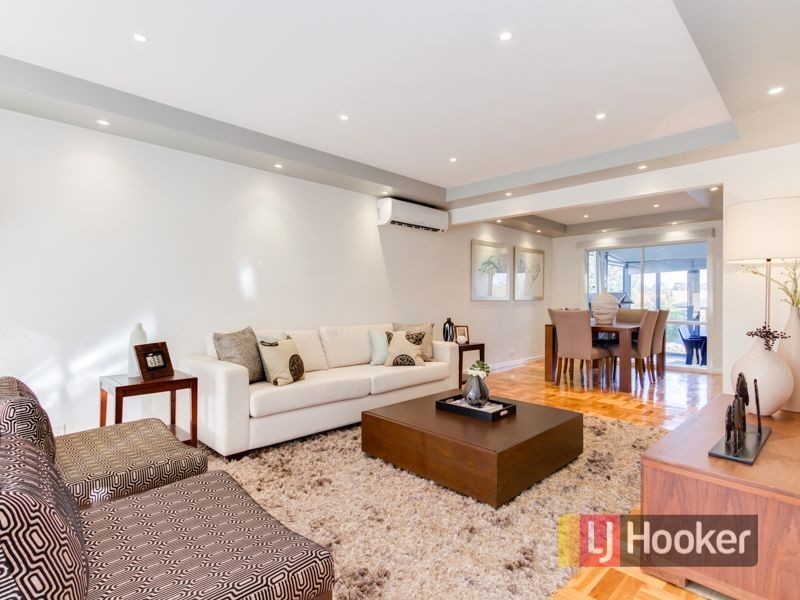 21 Edward Freeth Drive, Endeavour Hills VIC 3802