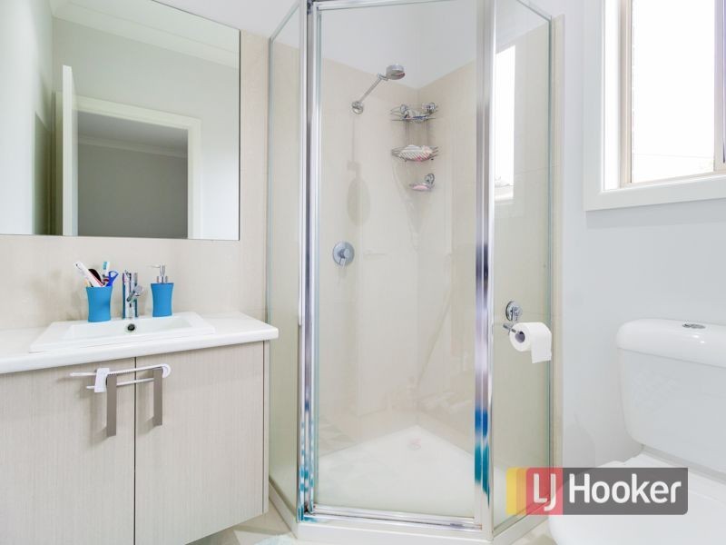 2/2 Cercis Court, Doveton VIC 3177