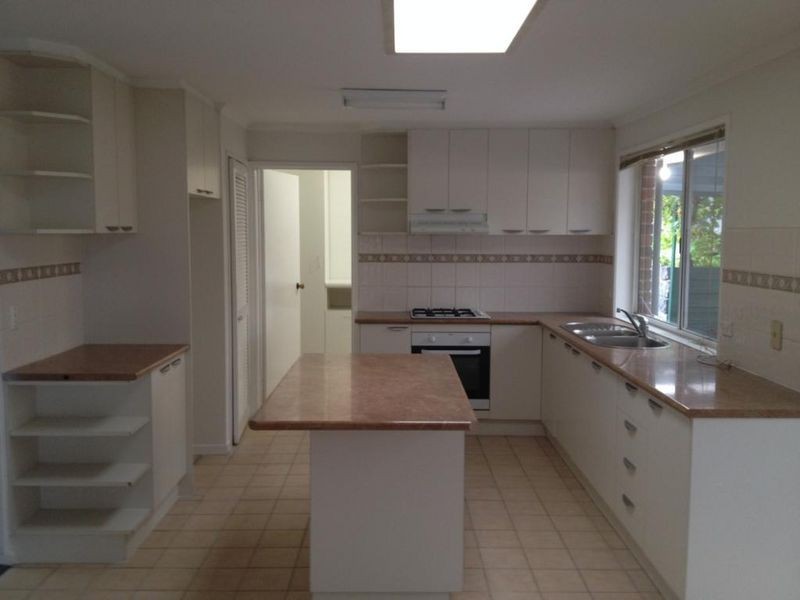 28 Inverness Street, Endeavour Hills VIC 3802