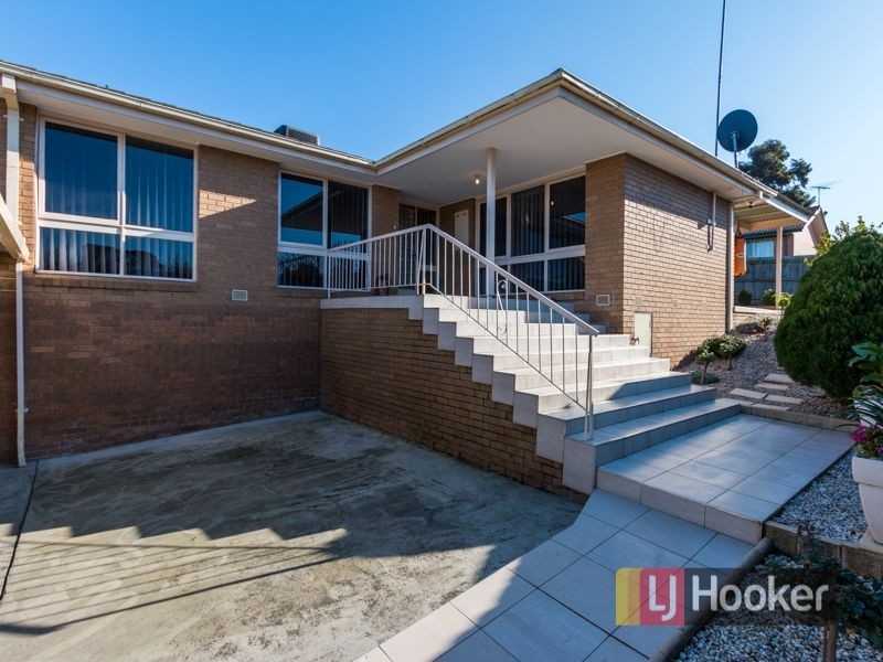 27 William Perry Close, Endeavour Hills VIC 3802