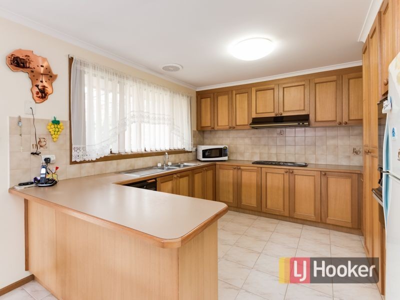 308 James Cook Drive, Endeavour Hills VIC 3802
