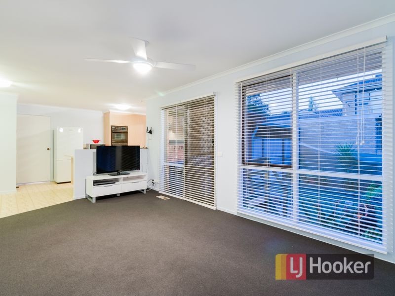 54 Ravenhill Crescent, Endeavour Hills VIC 3802