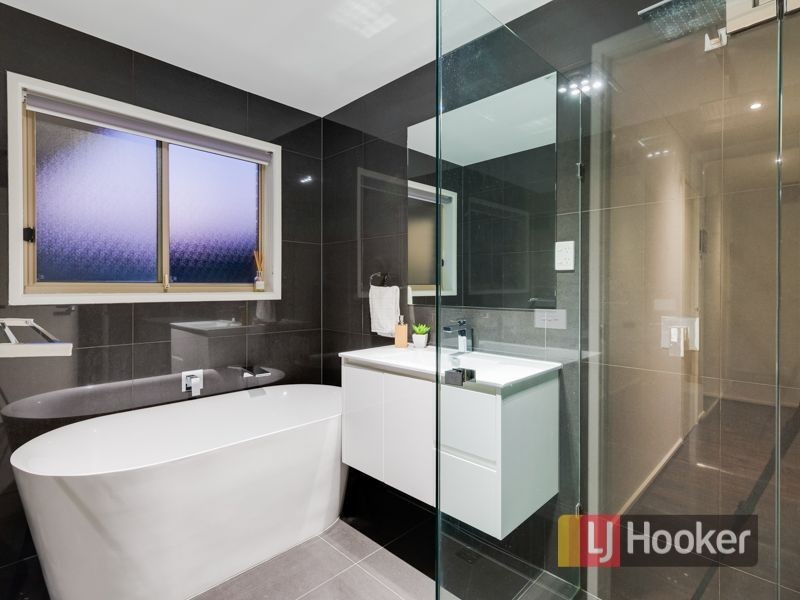 1/32 John Hunter Drive, Endeavour Hills VIC 3802