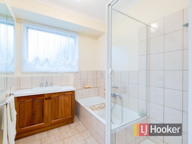 14 Hanna Drive, Endeavour Hills VIC 3802