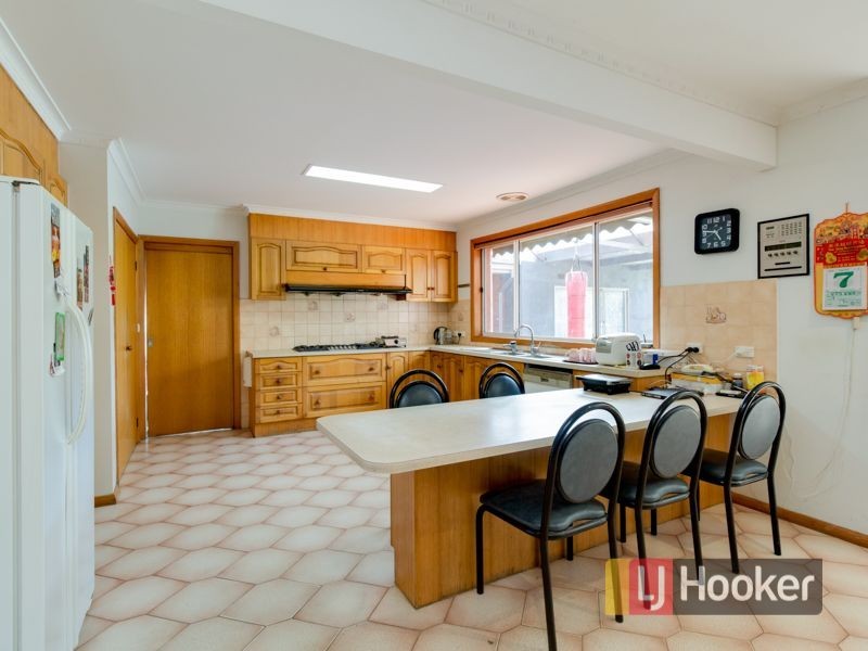110-112 Kennington Park Drive, Endeavour Hills VIC 3802