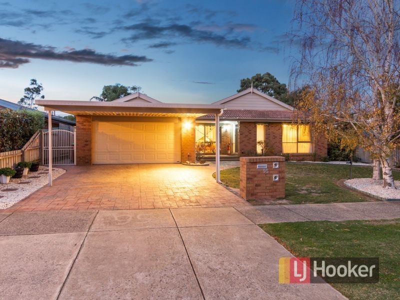 95 Waverley Park Drive, Cranbourne North VIC 3977