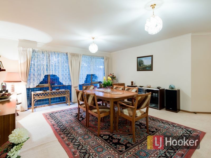 95 Waverley Park Drive, Cranbourne North VIC 3977