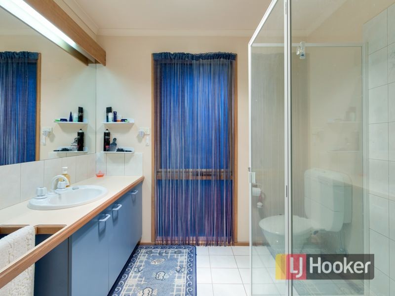 95 Waverley Park Drive, Cranbourne North VIC 3977