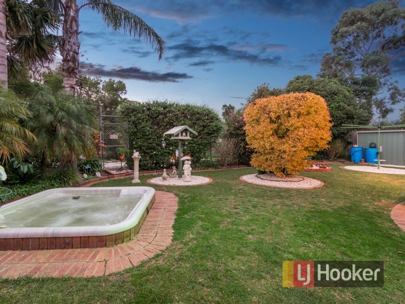 95 Waverley Park Drive, Cranbourne North VIC 3977