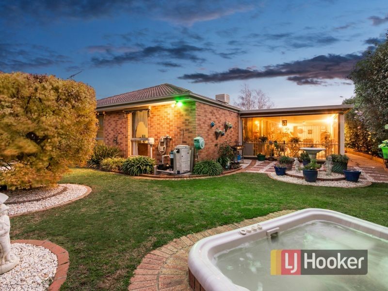95 Waverley Park Drive, Cranbourne North VIC 3977