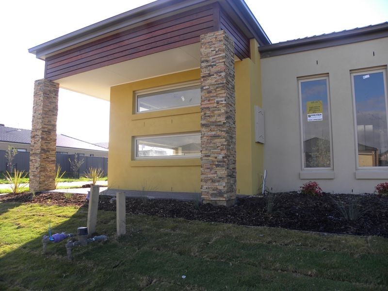 76 Sabel Drive, Cranbourne North VIC 3977