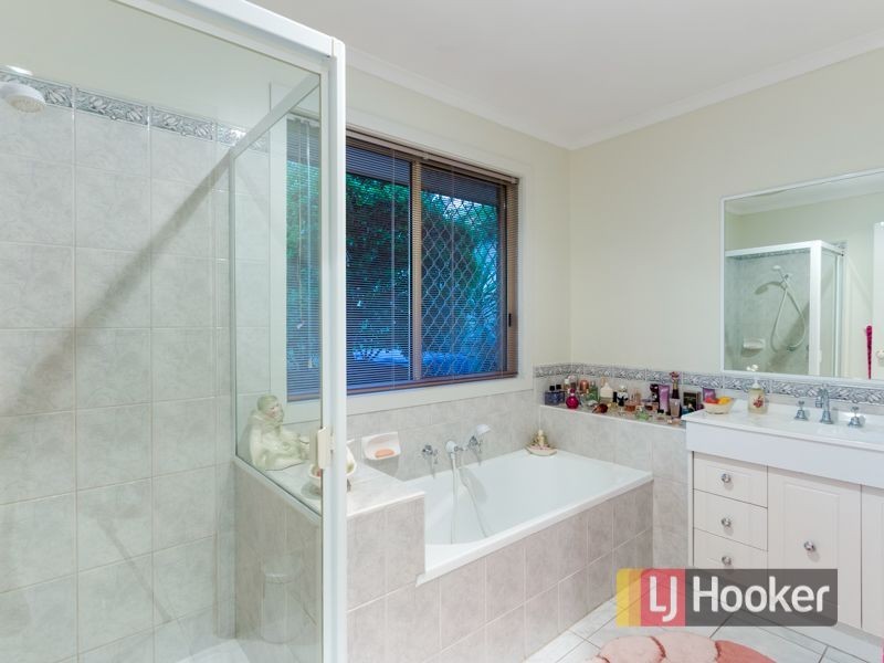 105 Amber Crescent, Narre Warren VIC 3805