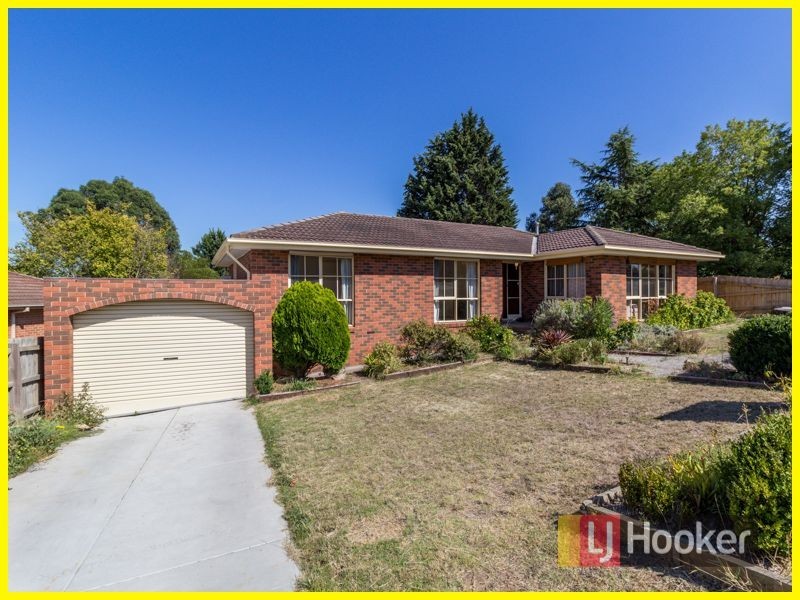 17 Skye Crescent, Endeavour Hills VIC 3802