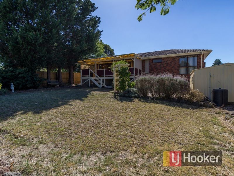 17 Skye Crescent, Endeavour Hills VIC 3802
