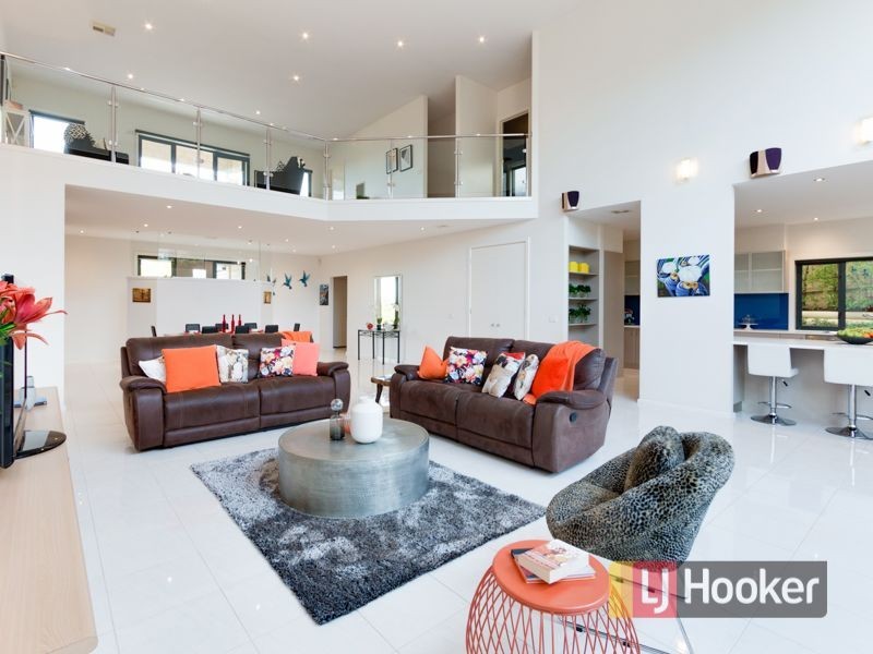 68 Lawson Way, Endeavour Hills VIC 3802