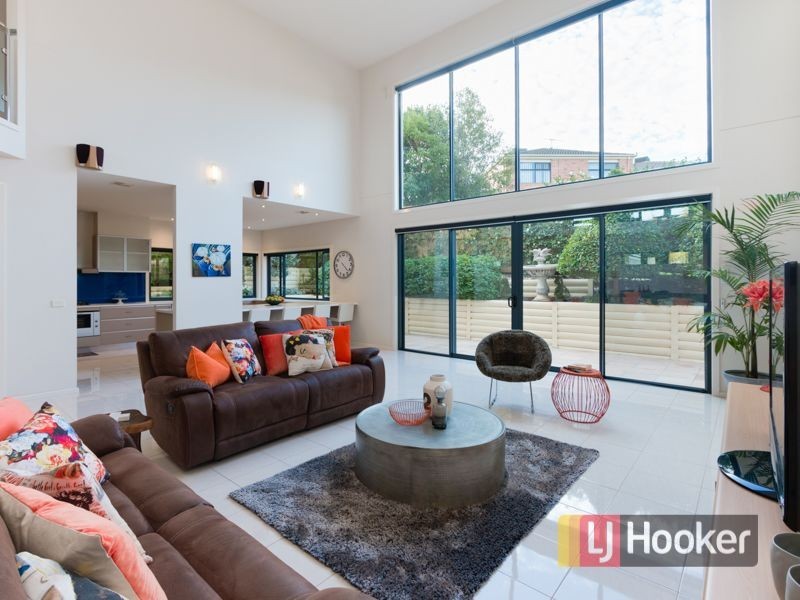 68 Lawson Way, Endeavour Hills VIC 3802