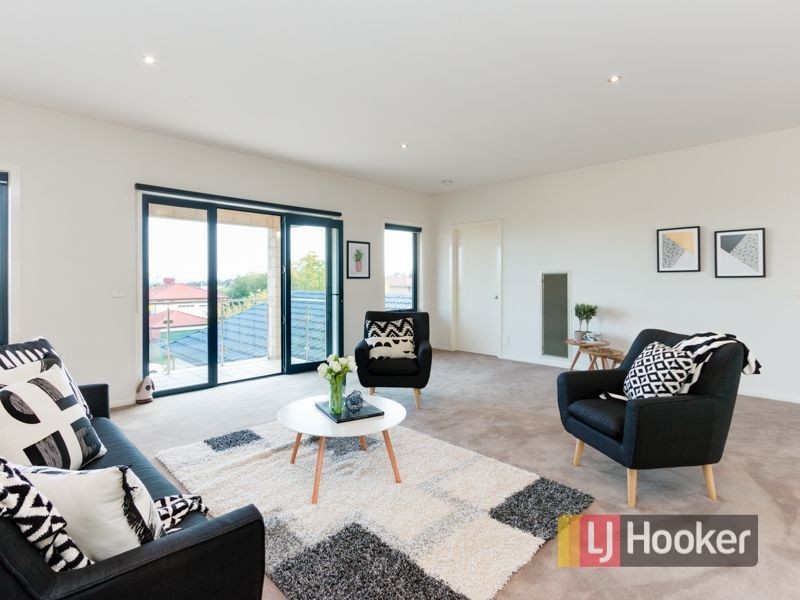 68 Lawson Way, Endeavour Hills VIC 3802