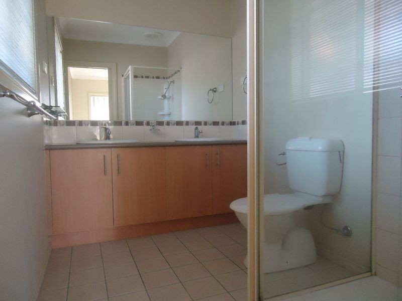 11 Lauradan Avenue, Berwick VIC 3806