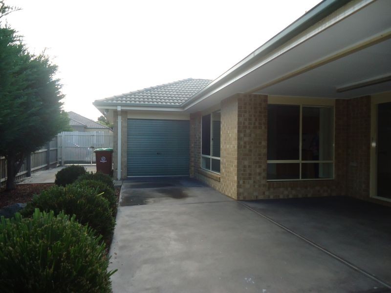 11 Lauradan Avenue, Berwick VIC 3806