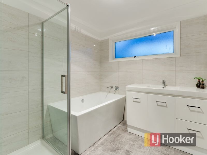 24 James Cook Drive, Endeavour Hills VIC 3802