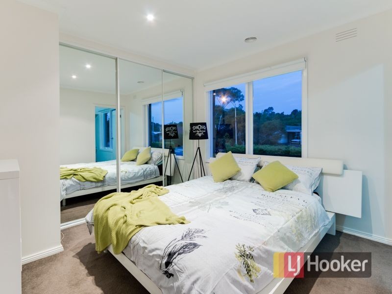 24 James Cook Drive, Endeavour Hills VIC 3802