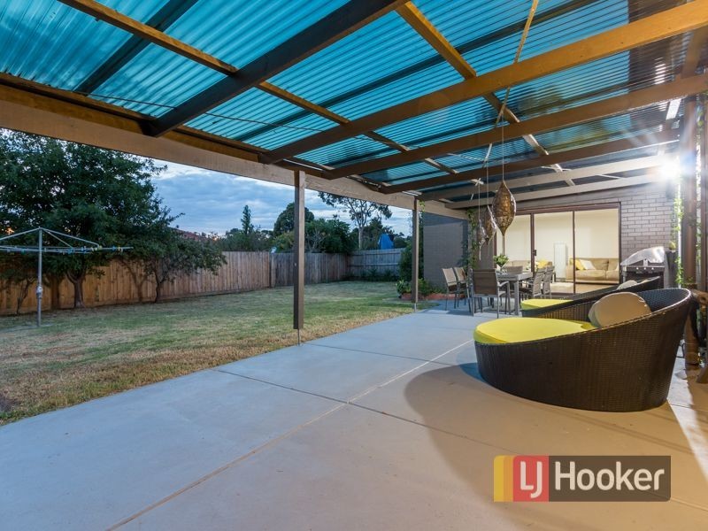 24 James Cook Drive, Endeavour Hills VIC 3802
